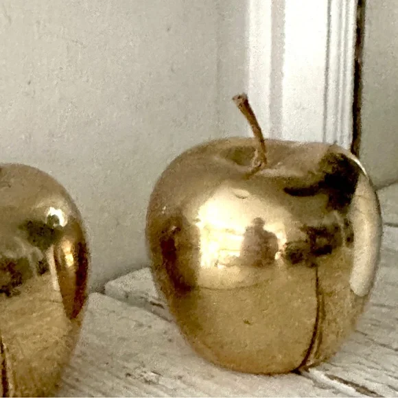 Pair of Gold Metal Apples Faux Brass Fruit Home Decor Vintage Style Ornamental - Picture 2 of 7